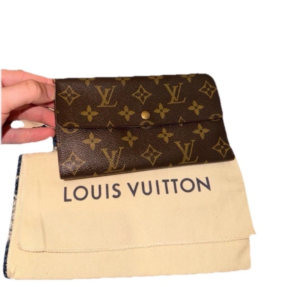 LOUIS VUITTON
Pre-Loved Brown Monogram Wallet - Picture 2 of 10